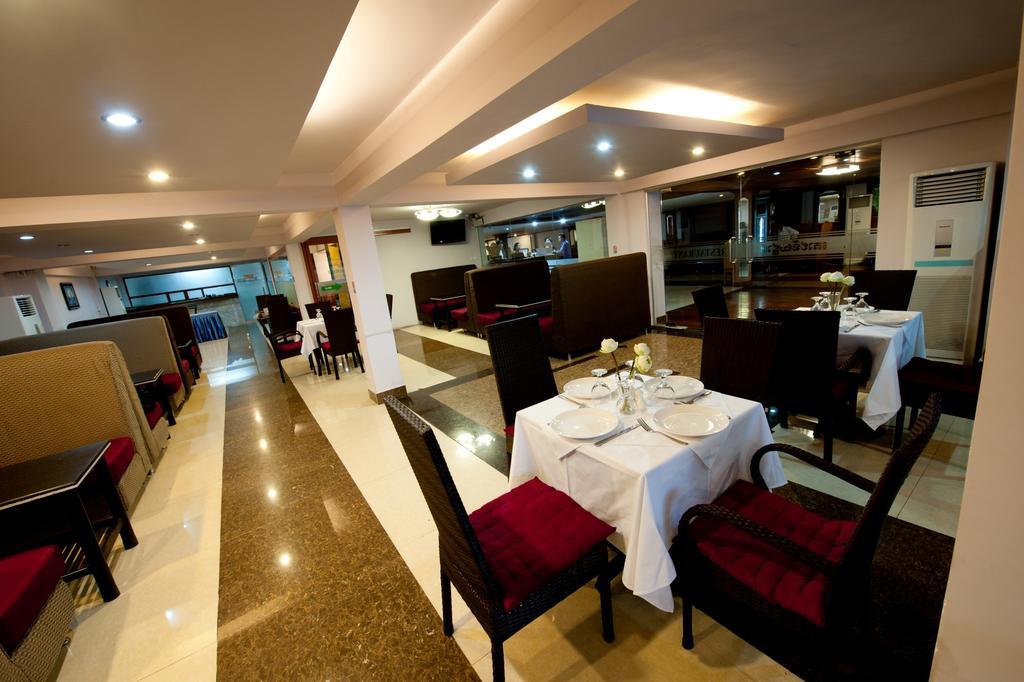 Circuit Hotel & Cafe - Nana Hotel Phnom Pen Exterior foto