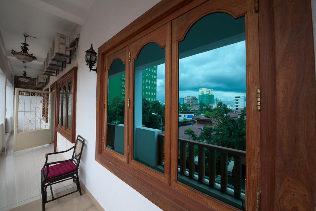 Circuit Hotel & Cafe - Nana Hotel Phnom Pen Exterior foto